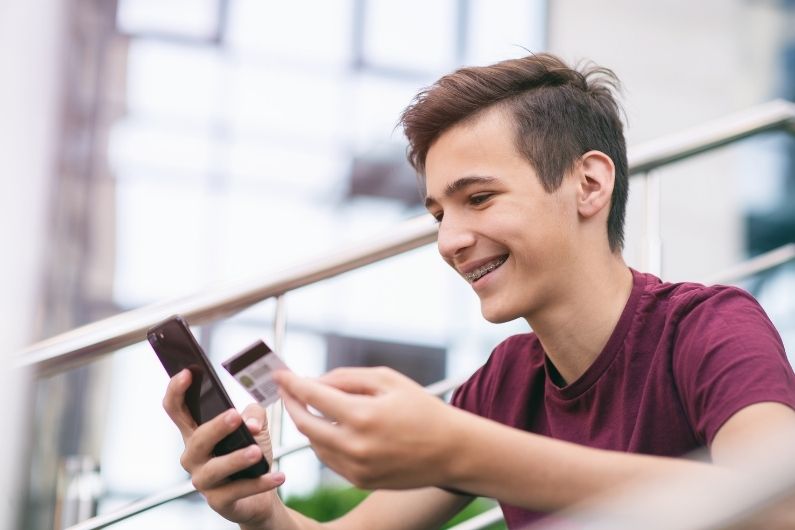 5 Benefits of Opening a Bank Account for Teens